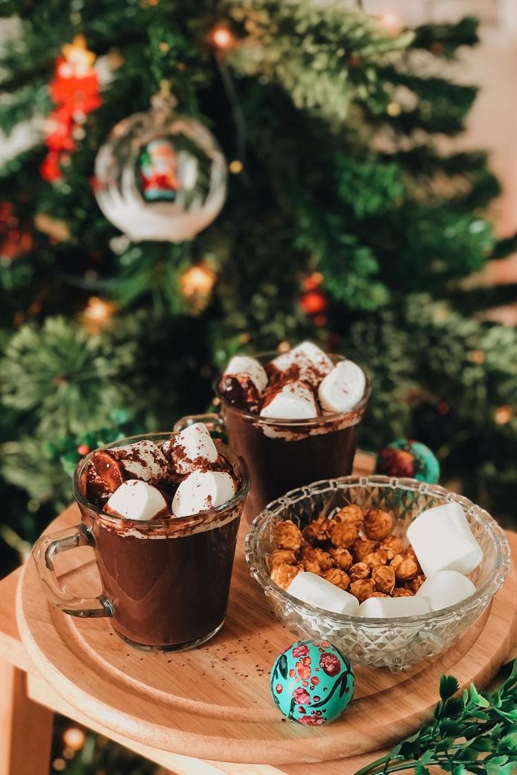 Marshmallow Recipe - Dark Hot Chocolate with Marshmallows